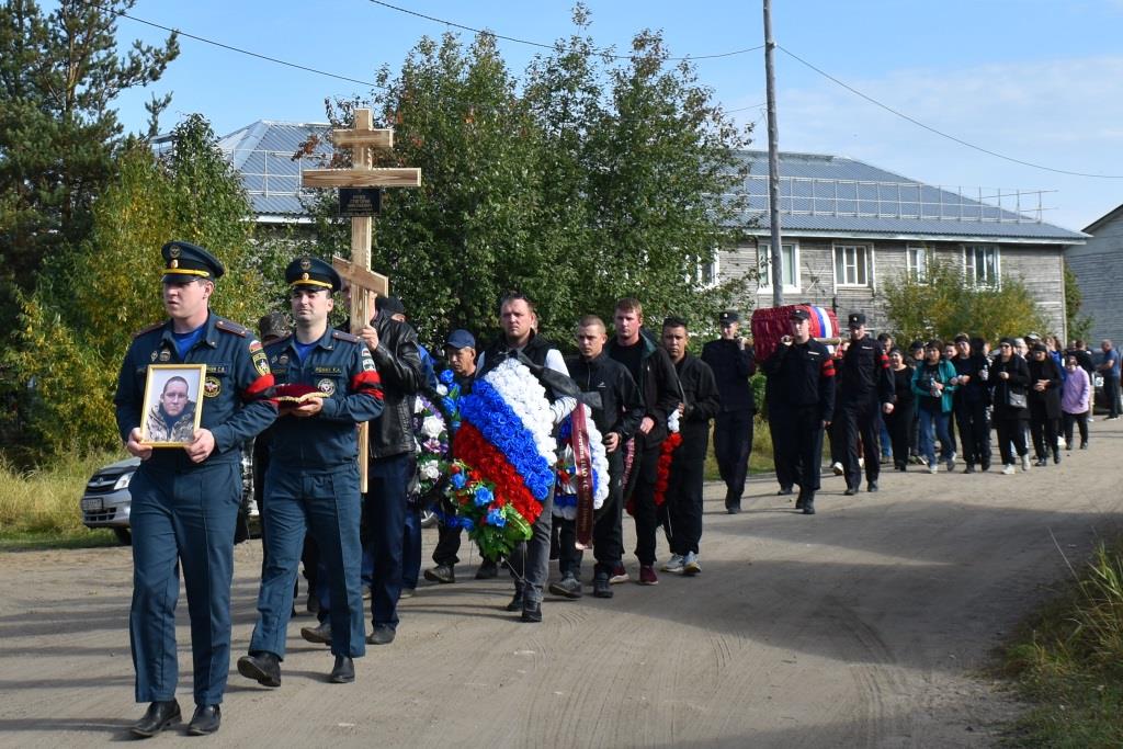 В Ижме проводили в последний путь участника СВО Григория Рочева.