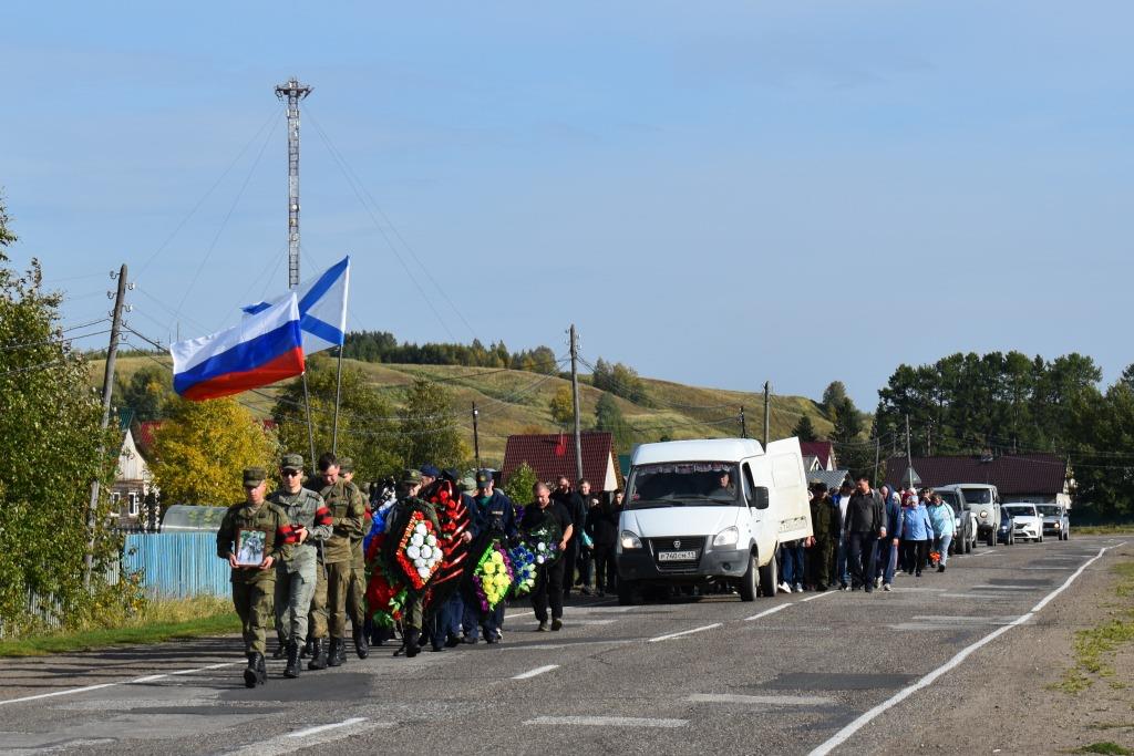 В Красноборе проводили в последний путь участника СВО Тимура Федотова.