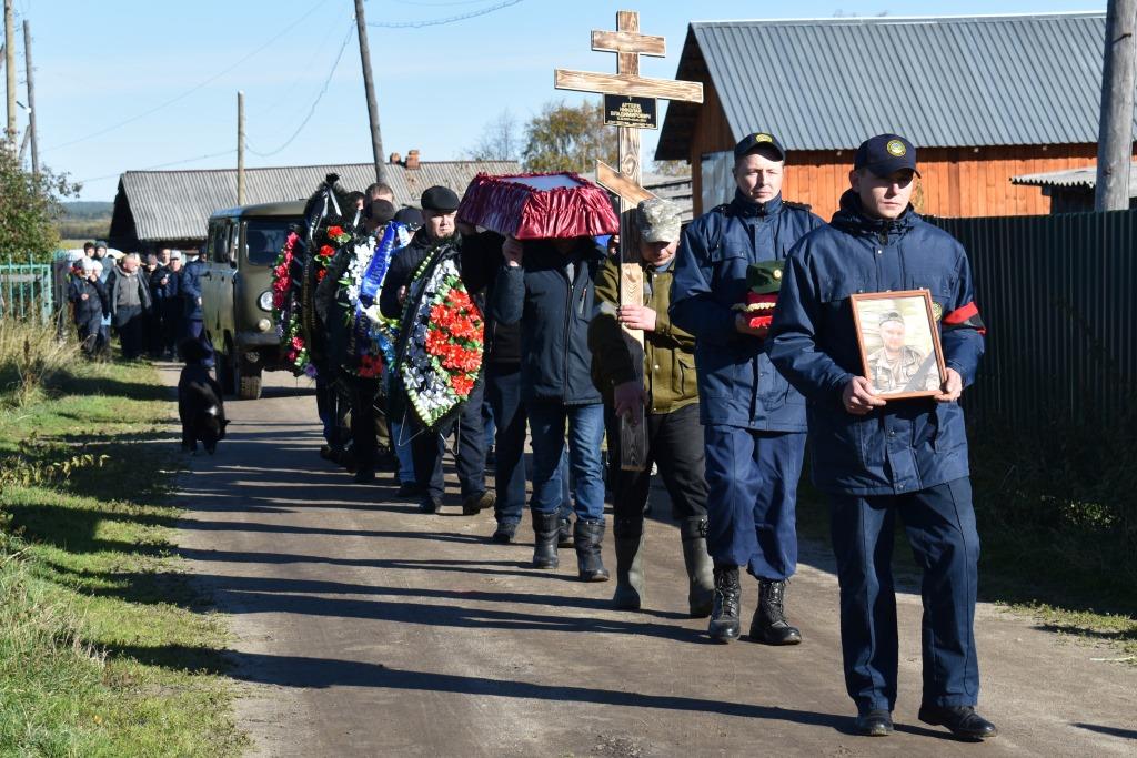 В Сизябске проводили в последний путь участника СВО Николая Артеева.