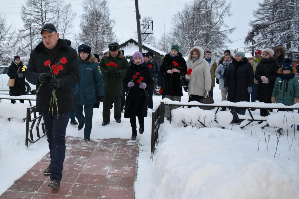 В Ижме почтили память Героев Отечества.