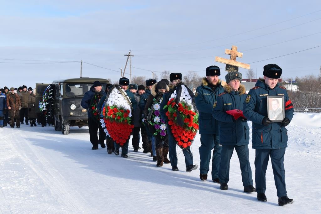 В Ижме проводили в последний путь участника СВО Николая Терентьева.