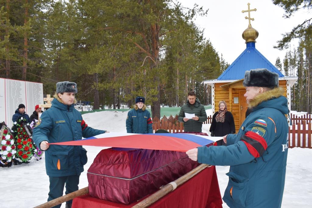 В Ижме проводили в последний путь участника СВО Виктора Плавайко.