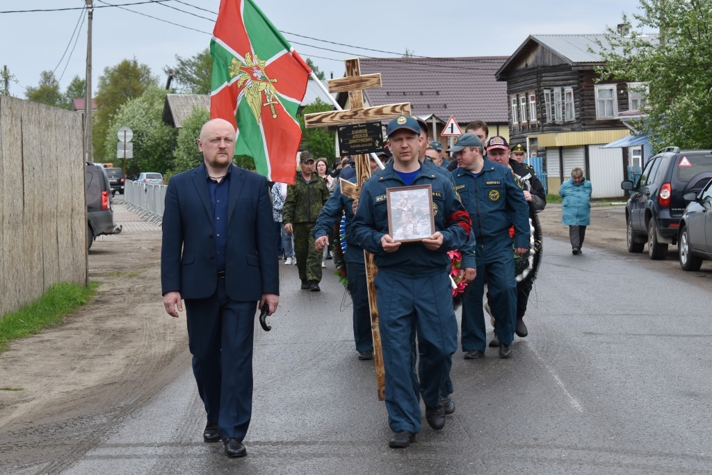 В Ижме проводили в последний путь участника СВО Алексея Бабикова.