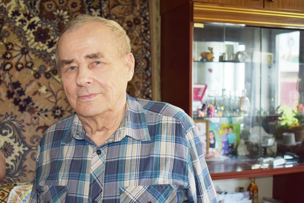 Долгожитель села Ижма Виктор Ефремович Черных принимает поздравления с 90-летием.