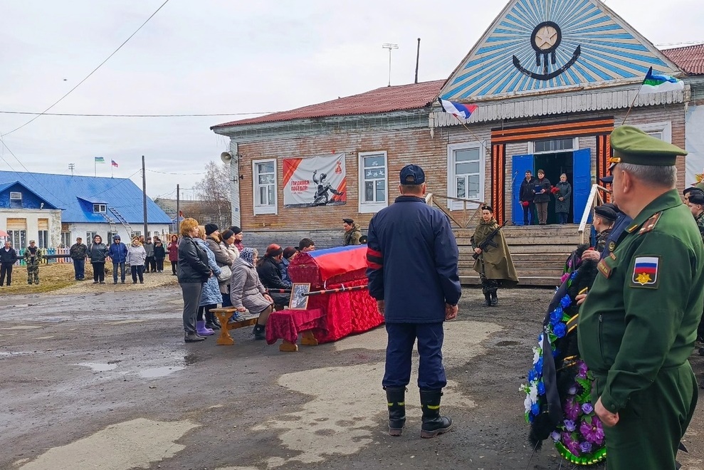 В Щельяюре проводили в последний путь участника СВО Олега Рочева.