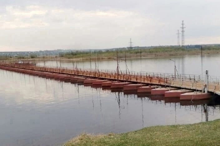 Наплавной мост через Ижму открыт для автомобильного транспорта.