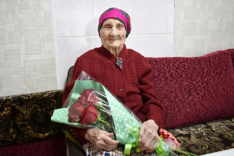 Сегодня ижемская долгожительница Александра Истомина отмечает 100-летие. Сегодня ижемская долгожительница Александра Истомина отмечает 100-летие.