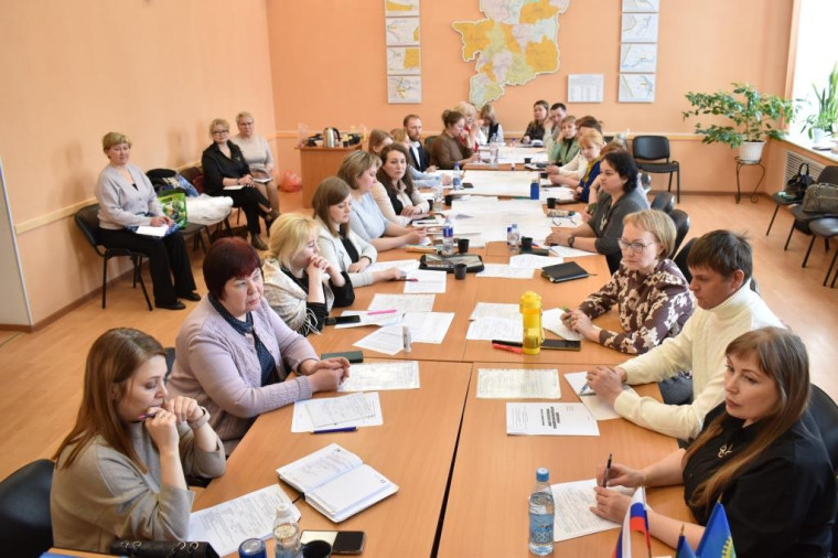 В Ижме руководители образовательных учреждений района проходят программу повышения квалификации. В Ижме руководители образовательных учреждений района проходят программу повышения квалификации.