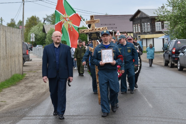 В Ижме проводили в последний путь участника СВО Алексея Бабикова. В Ижме проводили в последний путь участника СВО Алексея Бабикова.