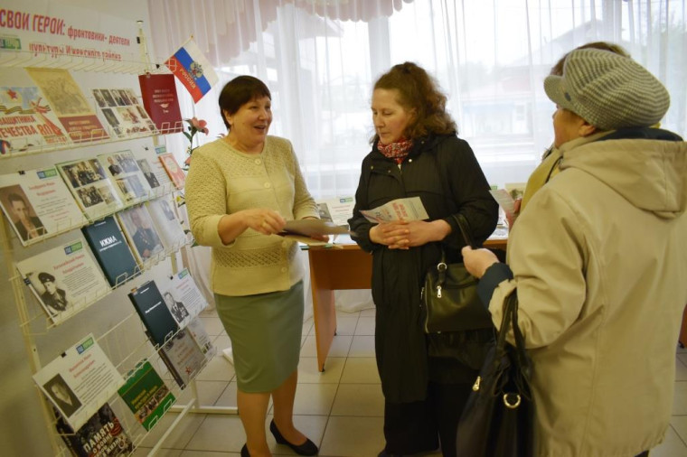 В День России в Ижемском доме культуры развернулись тематические площадки, выставки и ярмарка-продажа. В День России в Ижемском доме культуры развернулись тематические площадки, выставки и ярмарка-продажа.